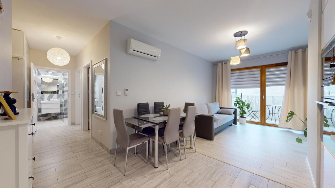 ורוצלב Family House Near The Market Square -Perfect For Family & Business Stays - Ksiecia Witolda Street 500 Steps To Market Square - 2 Bedrooms,2 Parking Places מראה חיצוני תמונה